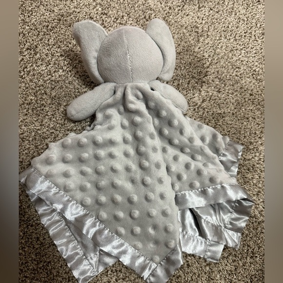 Gray Elephant and Beige Tiger Plush Blankets - Picture 4 of 6